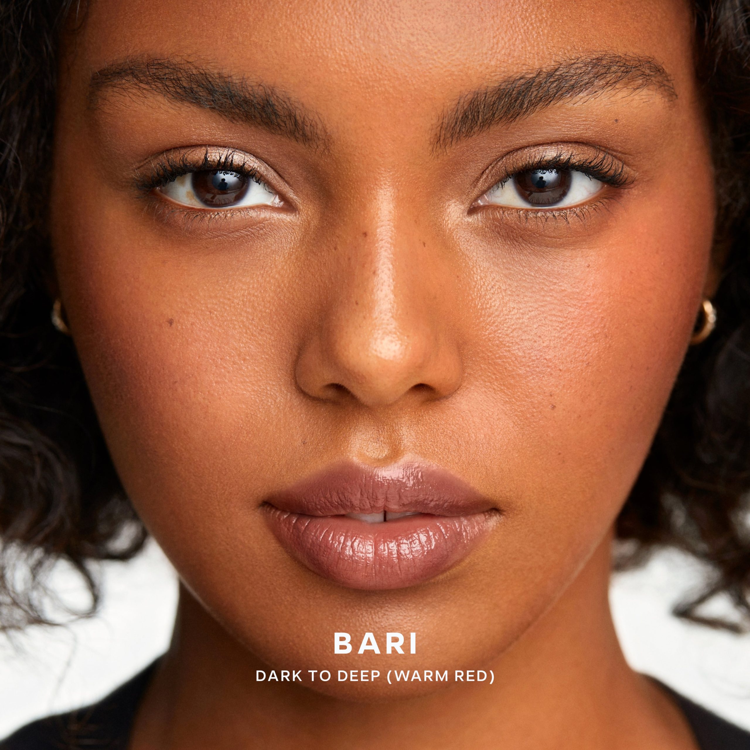 Saie_SuperSuedeBronzer_Bari_Model.jpg
