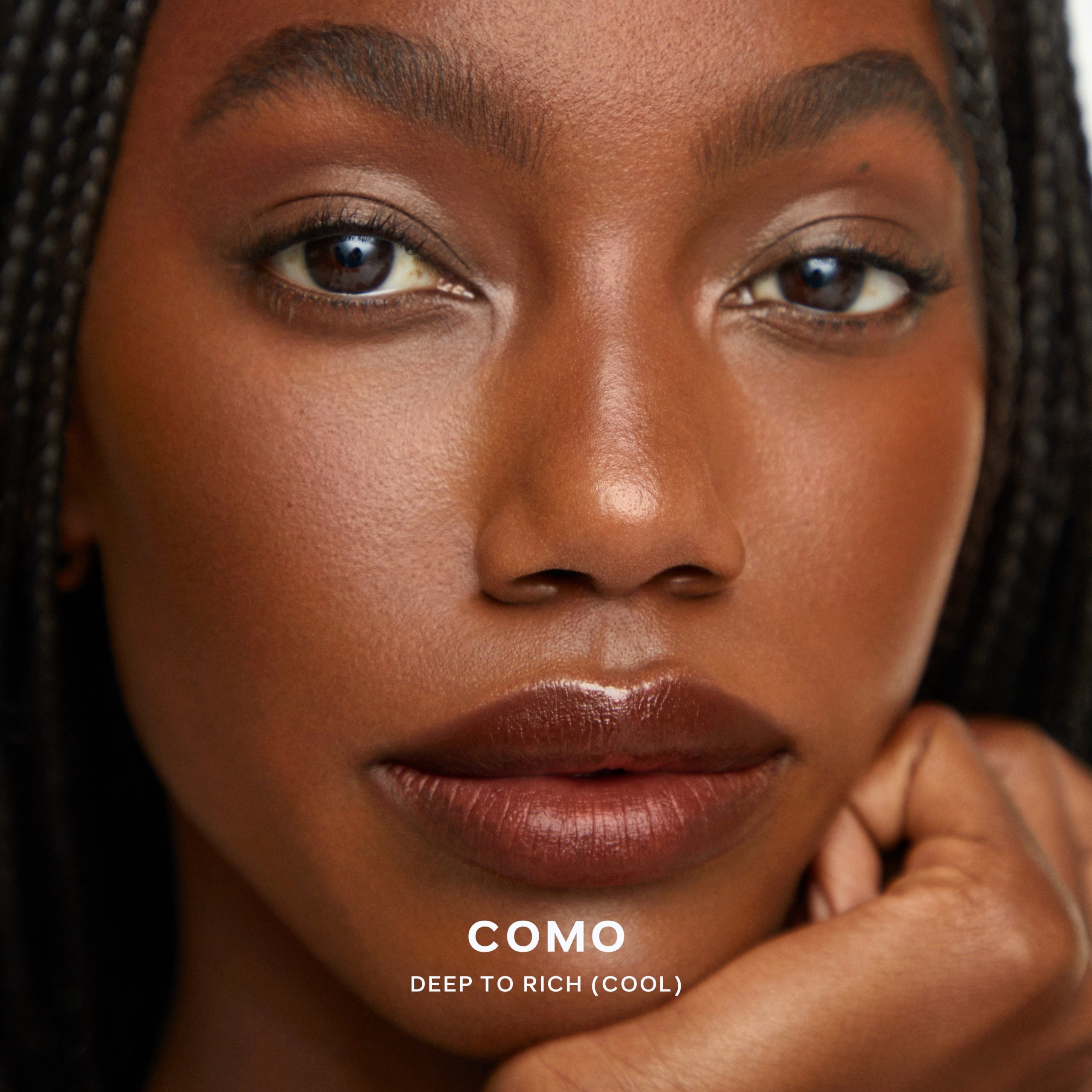 Saie_SuperSuedeBronzer_Como_Model.jpg